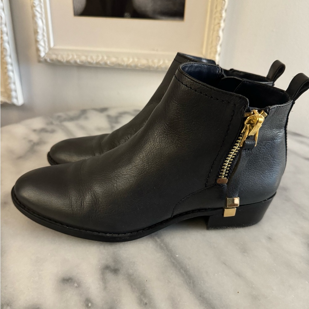 FRANCO SARTO size 6 leather GREY ankle booties w/ decorative gold zipper